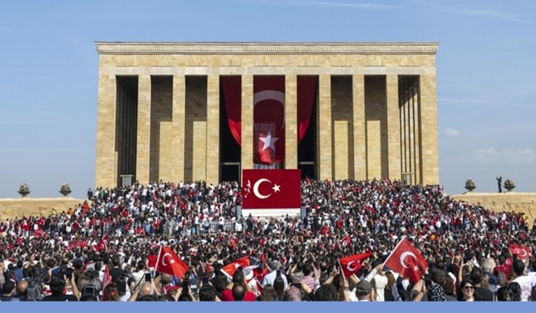 CUMHURİYET İÇİN ÖRGÜTLENMEK