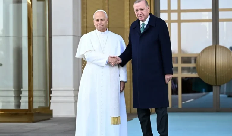 Türkiye’ye gelen Papa 14. Leo’nun ilk durağı Anıtkabir oldu, ardından Cumhurbaşkanı Erdoğan’la görüştü