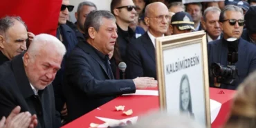 gulsah-durbayin-cenaze-toreninde-konusan-ozgur-ozel-gulsah-kosa-kosa-yasadi-kosa-kosa-calisti