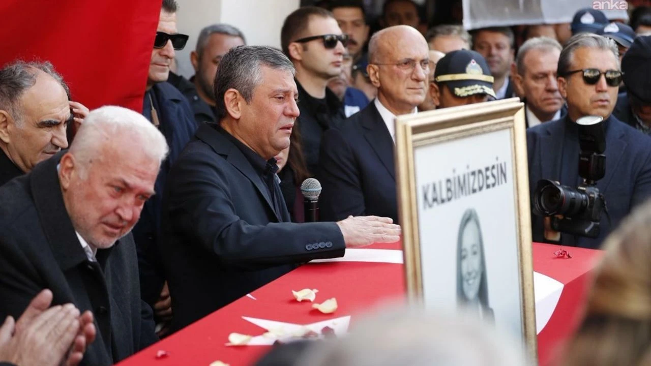 gulsah-durbayin-cenaze-toreninde-konusan-ozgur-ozel-gulsah-kosa-kosa-yasadi-kosa-kosa-calisti