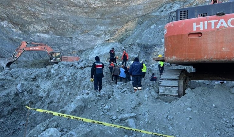 Sivas’taki maden ocağında göçük altında kalan şantiye müdürünün cenazesine 28 gün sonra ulaşıldı
