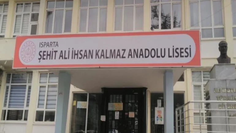 Atatürk’e “İngiliz Kemal” diyen öğretmen Meclis gündemine taşındı!