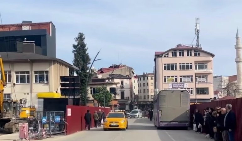 “OYNAMAYI BİLMEYEN GELİN, YERİM DAR DERMİŞ”