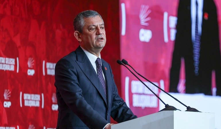 CHP’nin ‘Toplumsal Barış ve Demokrasi Konferansı’ tepki topladı! Özel’den Komisyon’a devam mesajı,  İmamoğlu’ndan Kürtçe vurgusu…