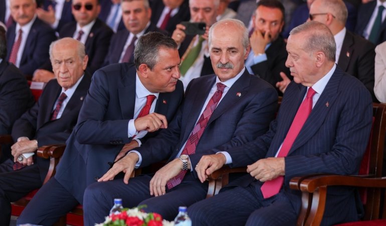 ATATÜRK YAŞASAYDI İKTİDARA NASIL BİR TEPKİ VERECEĞİNİ HEPİMİZ BİLİYORUZ! PEKALA SİZCE “DEM İLE CHP AYRI DÜŞMEZ” DİYEN ÖÖ’E NASIL BİR TEPKİ VERİRDİ DERSİNİZ?