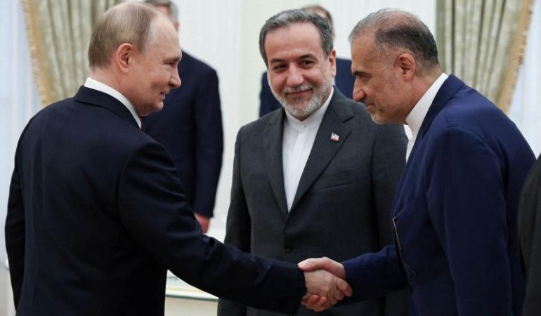 Putin ve Arakçi, St. Petersburg’daki görüşmede güven tazeledi