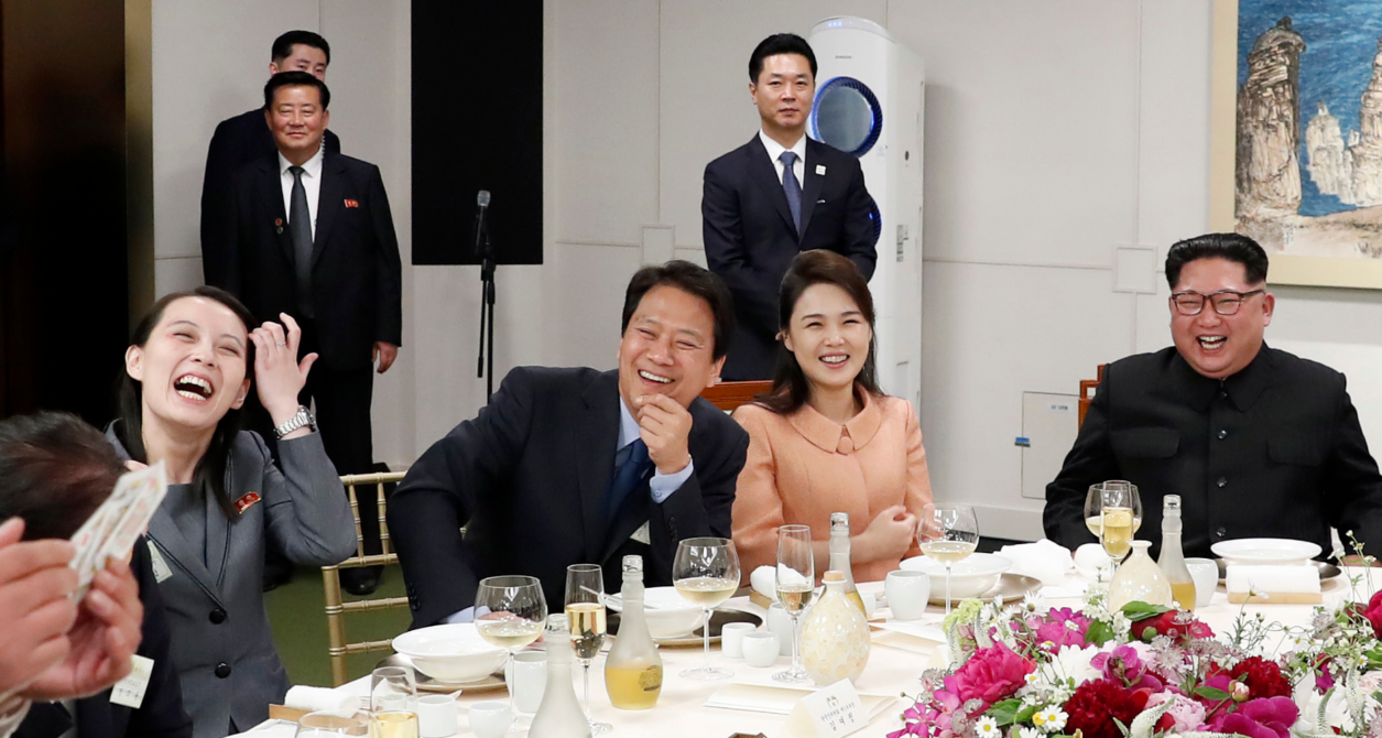 edited_south-korean-joint-press-corps_2018-04-27_kim-jong-un_kim-yo-jong-1255x670