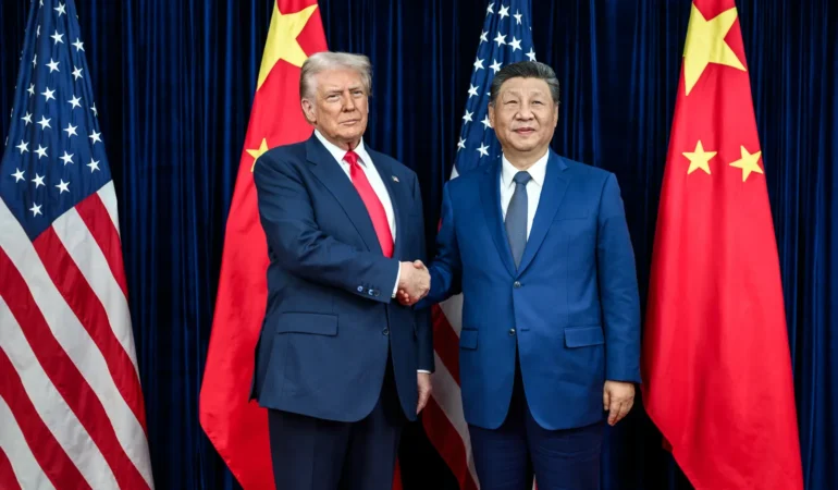 Şi Jimping ile görüşmek üzere Pekin’e giden Trump, kırmızı halıyla karşılandı