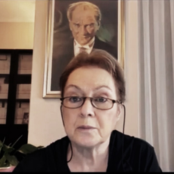 Canan MURTEZAOĞLU yazar fotoğrafı