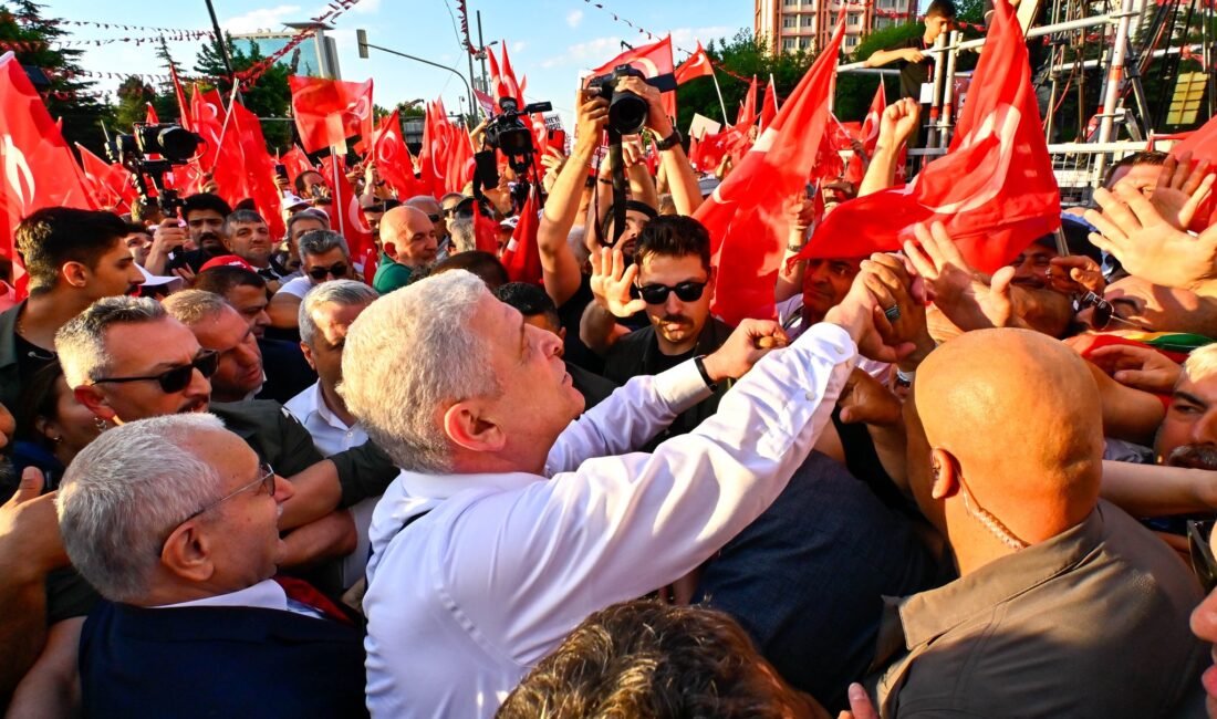 İYİ Parti Genel Başkanı Müsavat Dervişoğlu, partisinin Ankara Tandoğan Meydanı’nda