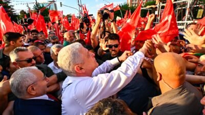 İYİ Parti Genel Başkanı Müsavat Dervişoğlu, partisinin Ankara Tandoğan Meydanı’nda
