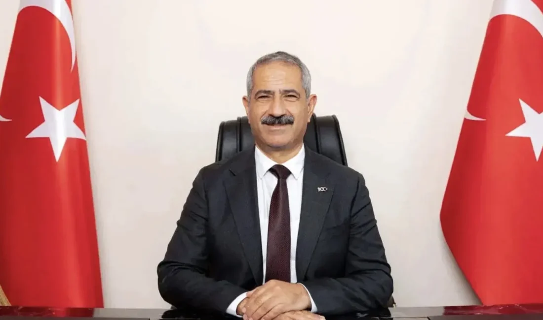 Ana muhalefet Cumhuriyet Halk Partisi (CHP) yetkililerine yönelik operasyonlar sürerken,