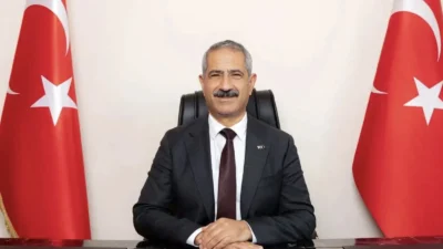 Ana muhalefet Cumhuriyet Halk Partisi (CHP) yetkililerine yönelik operasyonlar sürerken,