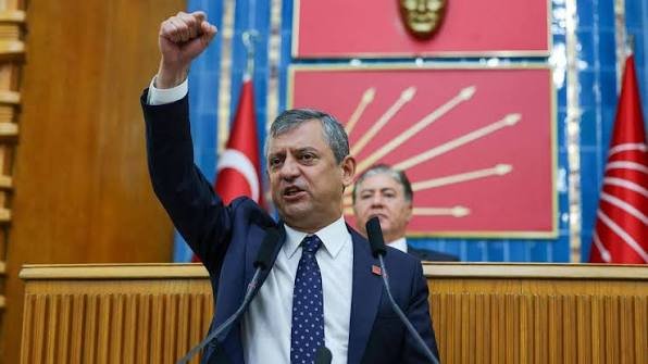 Eski Genel Başkan Özgür Özel’in CHP’ye veda konuşması, 2 milyon