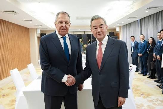 Çin Dışişleri Bakanı Wang Yi, Rus mevkidaşı Sergey Lavrov’a Pekin