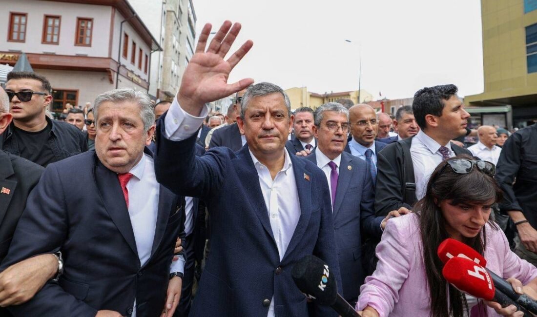 Özgür Özel’in  genel başkan seçildiği Yeni Parti, Türkiye Büyük Millet