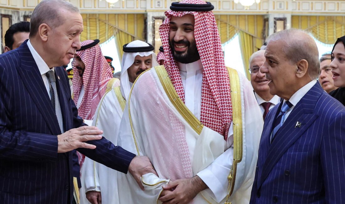 Suudi Arabistan, Pakistan ve Türkiye, cuma günü imzaladıkları karşılıklı savunma
