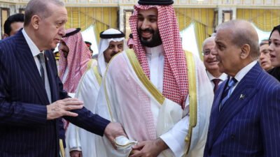 Suudi Arabistan, Pakistan ve Türkiye, cuma günü imzaladıkları karşılıklı savunma