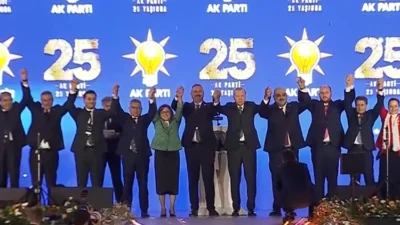 Cumhurbaşkanı ve AKP Genel Başkanı Recep Tayyip Erdoğan, farklı partilerden