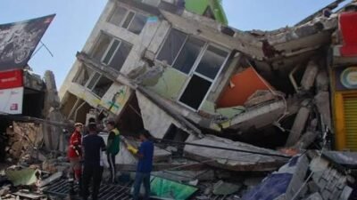 Pazartesi günü Kolombiya’nın batısını vuran 7,4 büyüklüğündeki deprem, binaları yerle