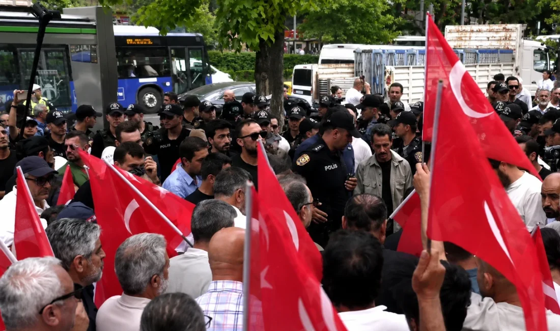 Güvenpark’ta Er Şehit Aileleri ve Gaziler Platformu’na bağlı gaziler ve