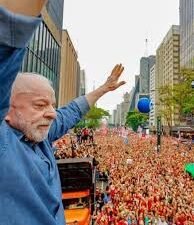 Sao Paulo'da miting düzenleyen başkan adayları, oy ve siyasi destek