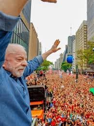 Sao Paulo'da miting düzenleyen başkan adayları, oy ve siyasi destek